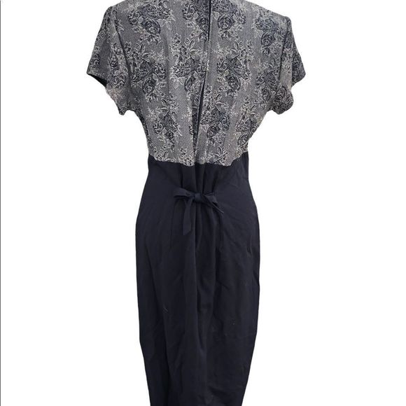 80s Mock-neck Two Toned Dress size 9/10.                  ♥️🤍$8 with any bundle - Picture 4 of 8